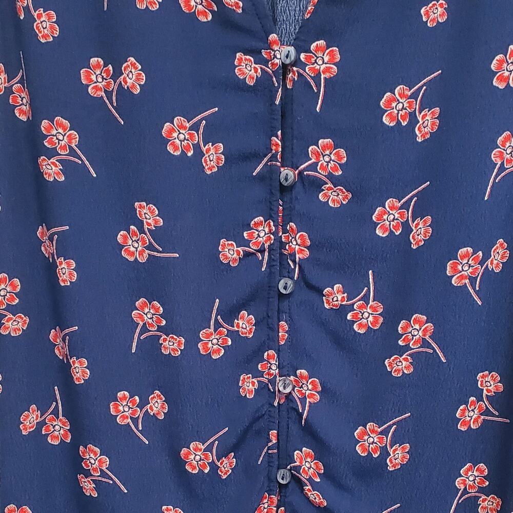 Liz Claiborne Button Down Flowy Blue with Red Flowers Sleeveless Size Medium - Picture 3 of 6